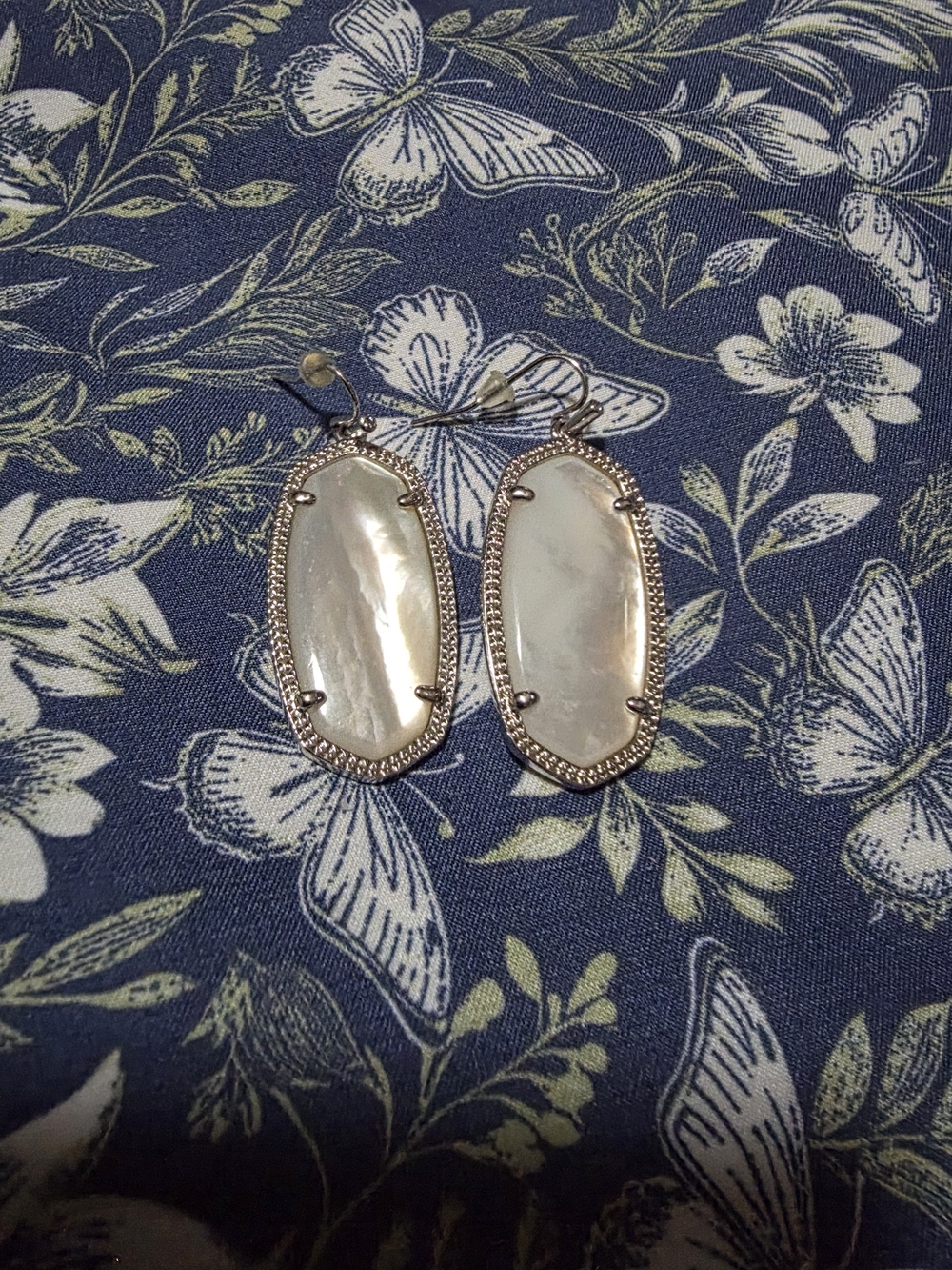 Kendra Scott Elle Silver-Tone White Mother of Pearl Drop Earrings